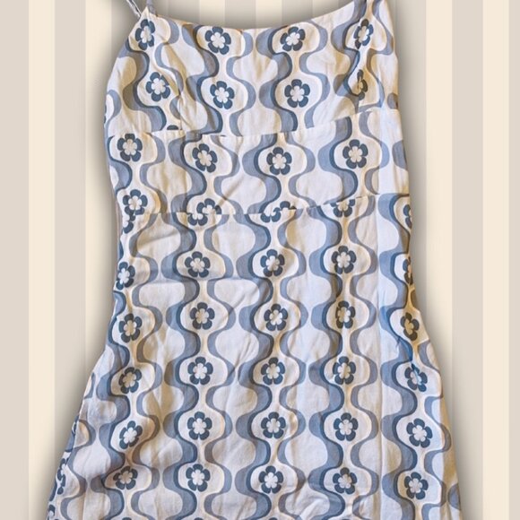 Secondhand Aritzia Sunday Best groovy floral dress - Size: Large - Picture 2 of 5